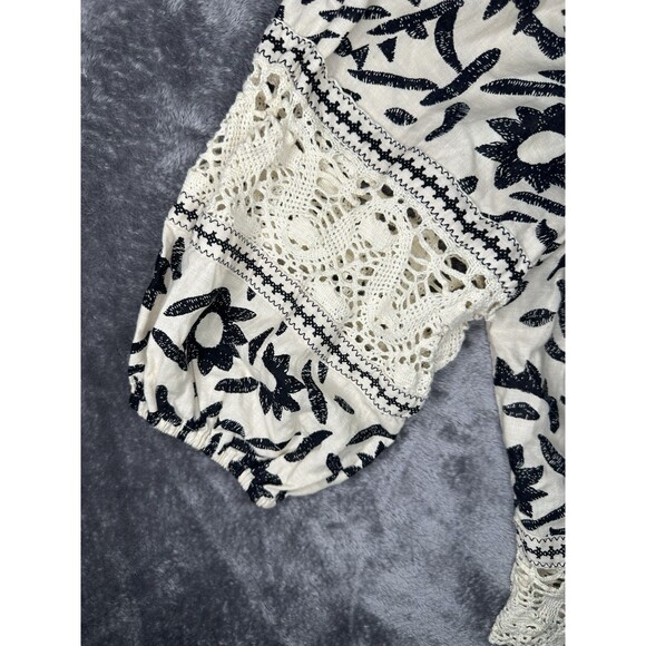 Christian Siriano NY Top  Blouse Size Small Crochet Lace Boho Floral Linen Blend - Picture 4 of 7
